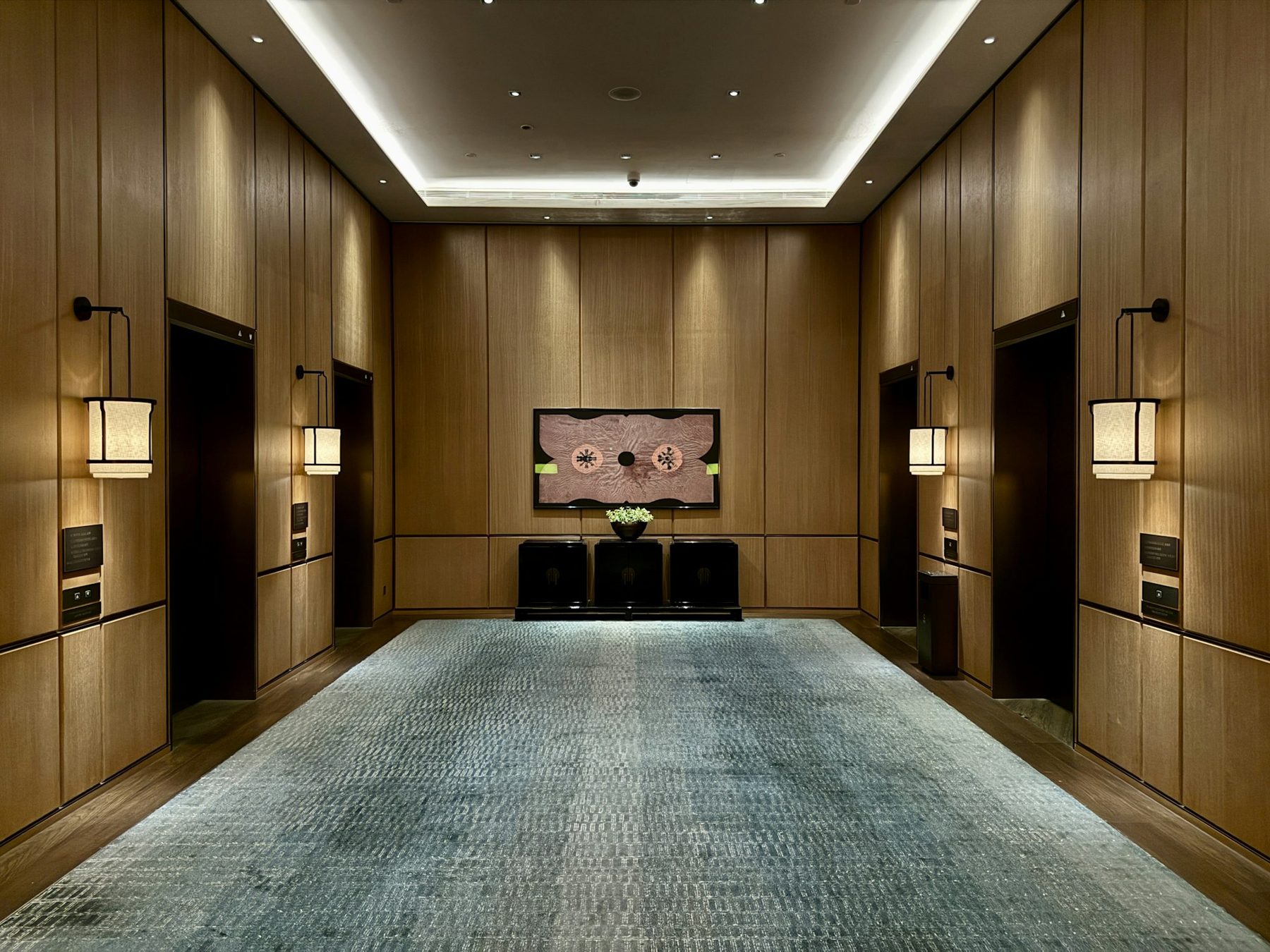 Ontvangst bij de balie van een hotel